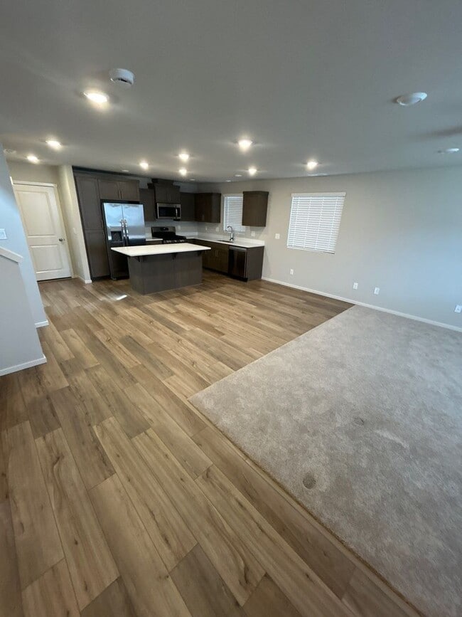 Photo - 610 Pickering Ln