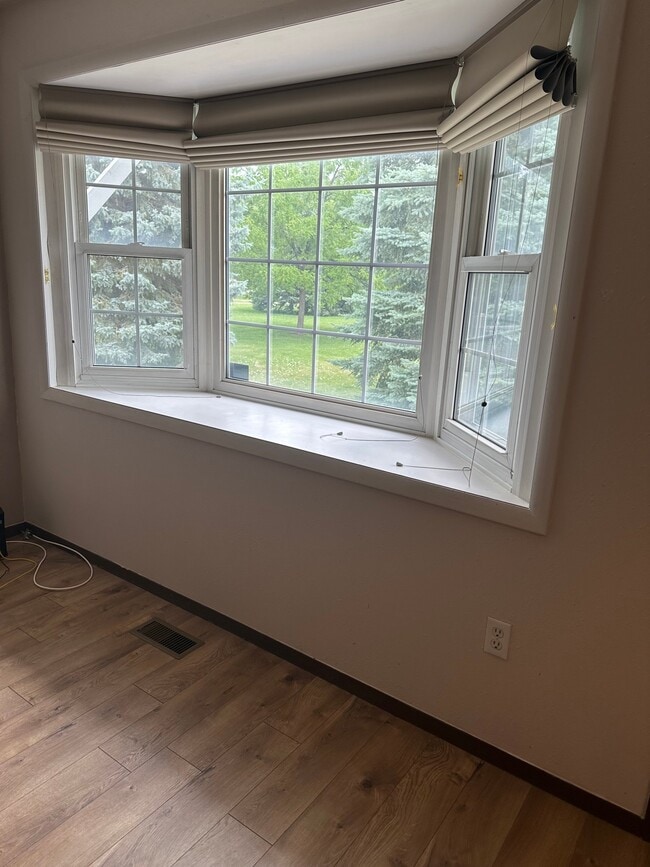 Building Photo - 3390 Canyon Dr Unit D17
