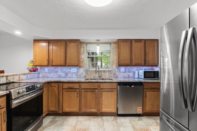 Photo - 3930 Beechwood Dr