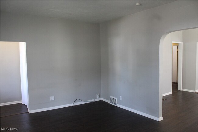 Photo - 8410 Garfield Blvd Unidad Down