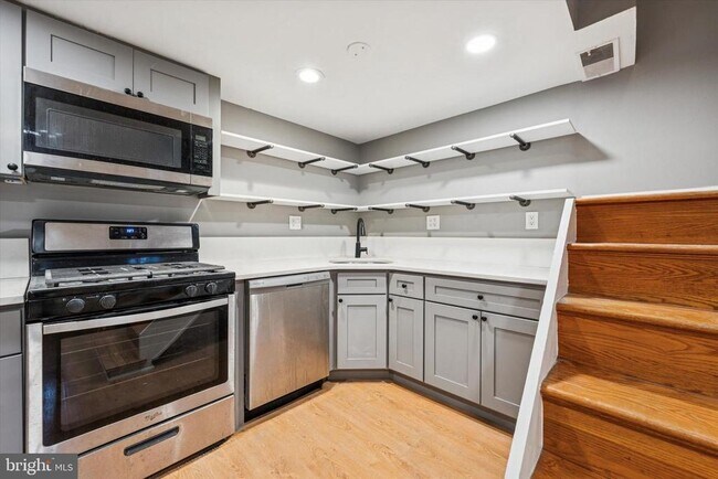 Photo - 2034 Mt Vernon St Unit 1F