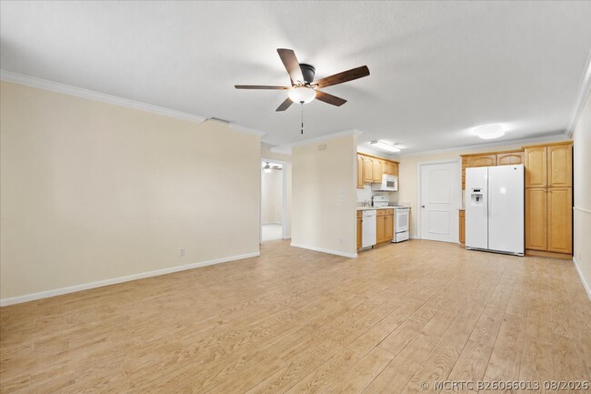 Building Photo - 260 Jennings Ave Unit 262
