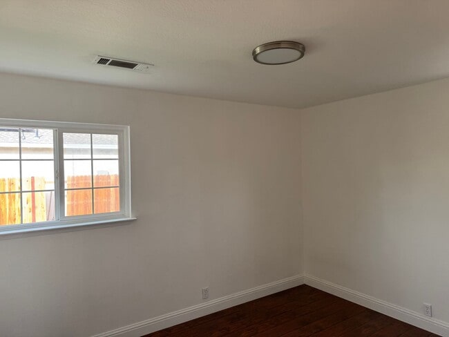 Photo - 677 Whyte Ave Unit 677 Whyte Avenue