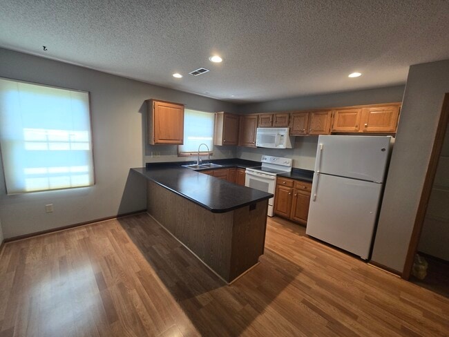 Building Photo - 3700 Falmouth Dr