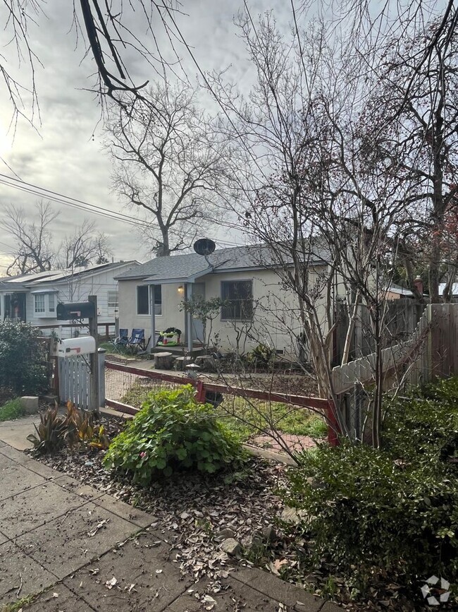 Building Photo - 1814 Laurel St Unit 1814 (Front House)