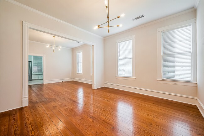 Photo - 1401 Cortlandt St