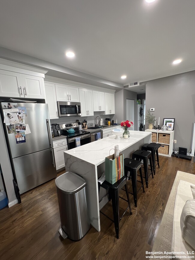 Building Photo - 153 W Brookline St Unit 4 Rental