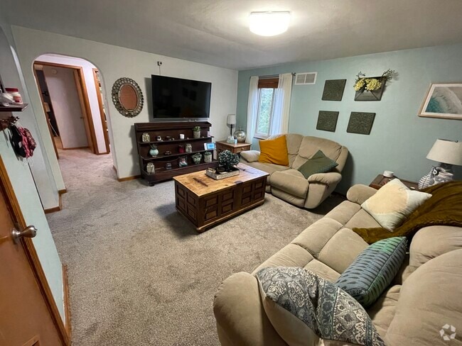 Building Photo - 2751 Dwight Ave Unit 2nd Floor Rental
