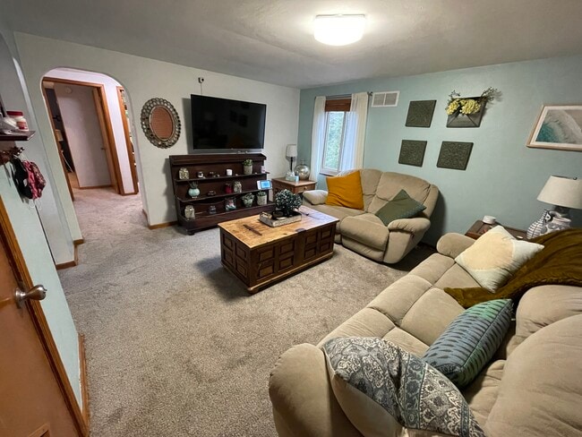 Building Photo - 2751 Dwight Ave Unit 2nd Floor Rental