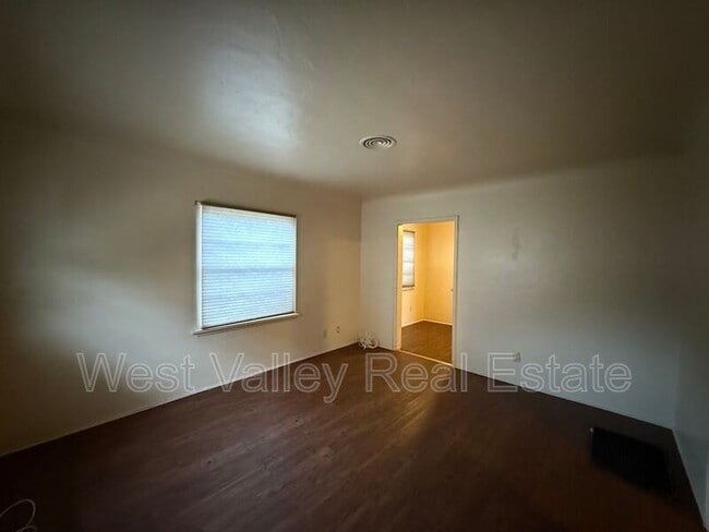 Photo - 1605 Howard Ave Unidad #B