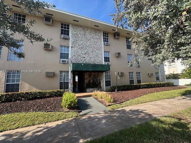 Building Photo - 1400 Douglas Rd Unit 11
