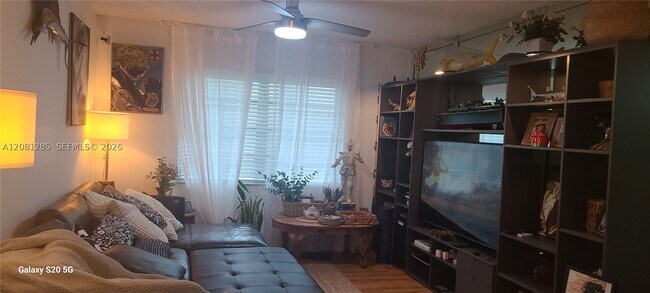 Photo - 424 N Riverside Dr Unit 205