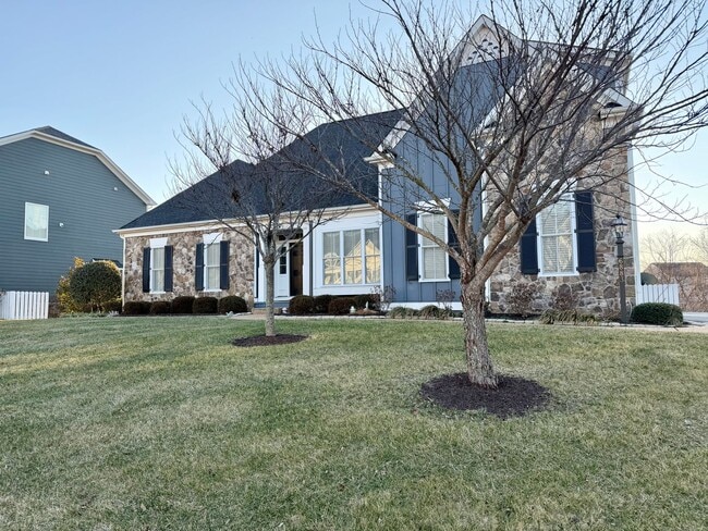 6883 Birmingham Dr