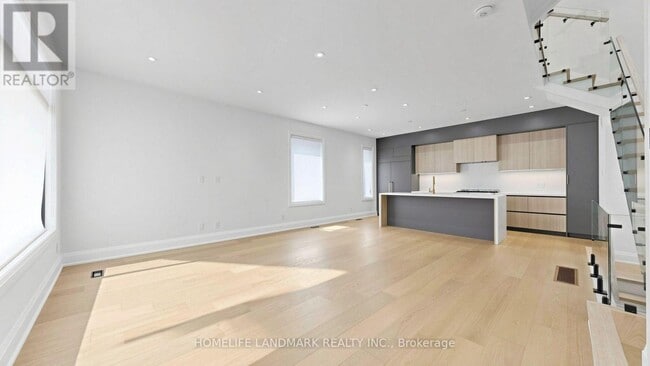 Photo - 750 Glengrove Ave W
