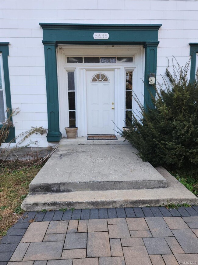 Photo - 5635-5639-5639 NY-82 Unit 3