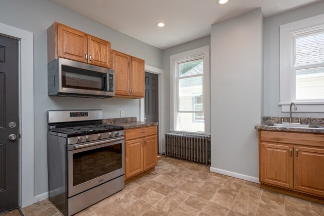 Building Photo - 432 Hudson Ave Rental