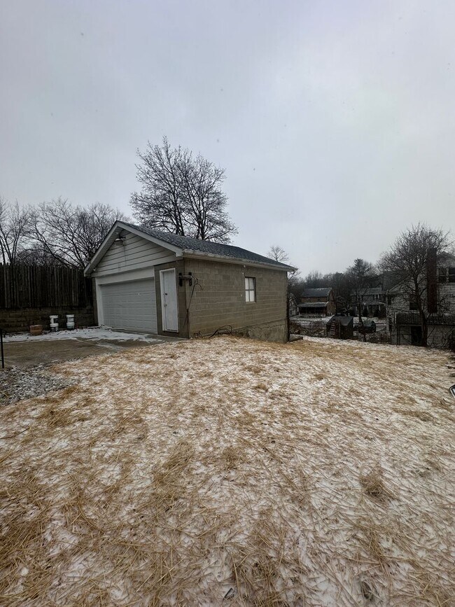 Photo - 254 Bowmanville St
