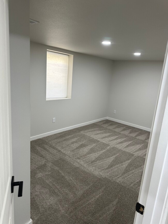 Photo - 305 2nd St NW