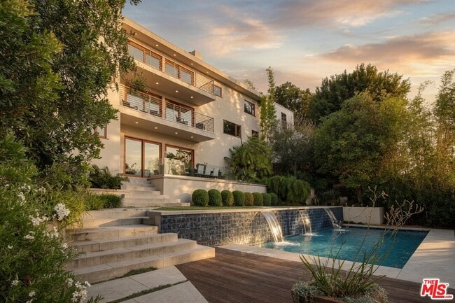 Photo - 2035 De Mille Dr