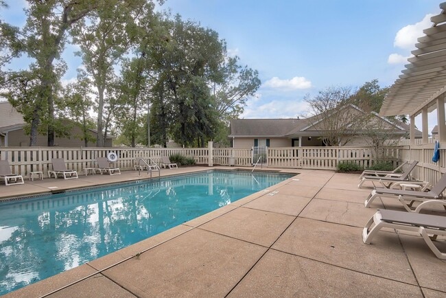 Hillwood Pointe Apartments