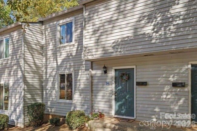 Building Photo - 2009 Stoney Point Ln Unit 24