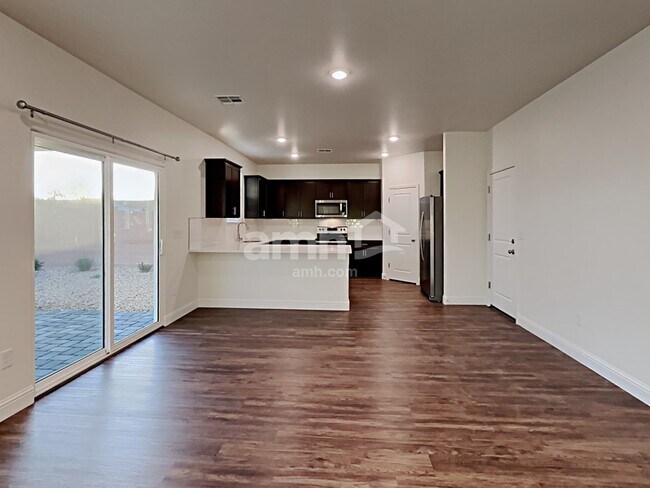 Photo - 711 Terrain Star Ave