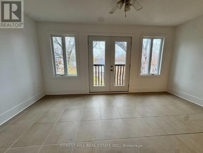 Photo - 1077 Bathurst St