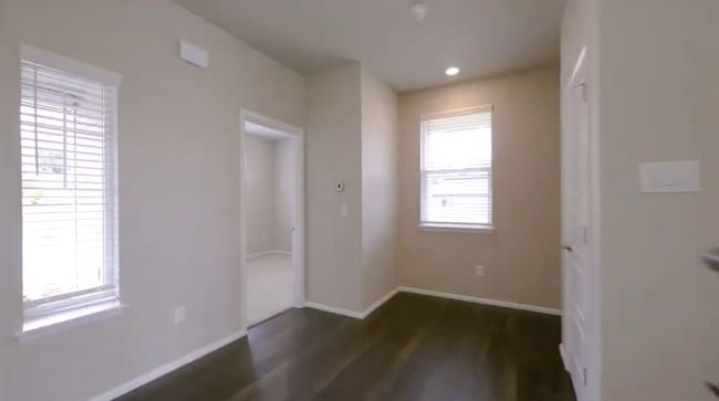 Photo - 3909 80th Ave NE