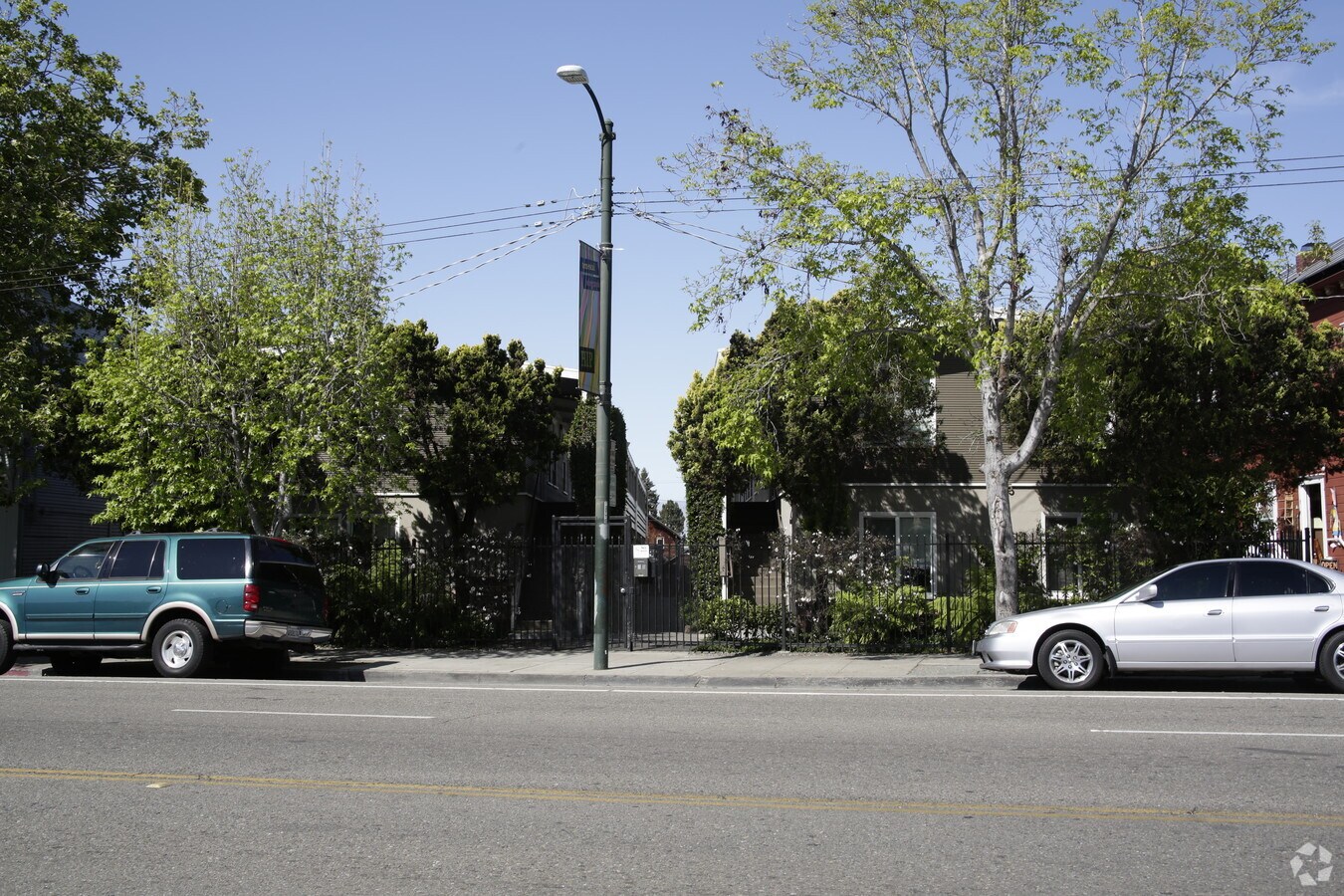Primary Photo - 6511-6515 Telegraph Ave Apartments
