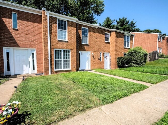Building Photo - 10 Oak Dr Rental