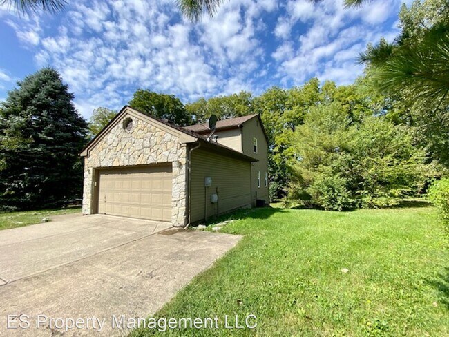 Photo - 4 br, 2.5 bath House - 6879 Oak Lake Dr.