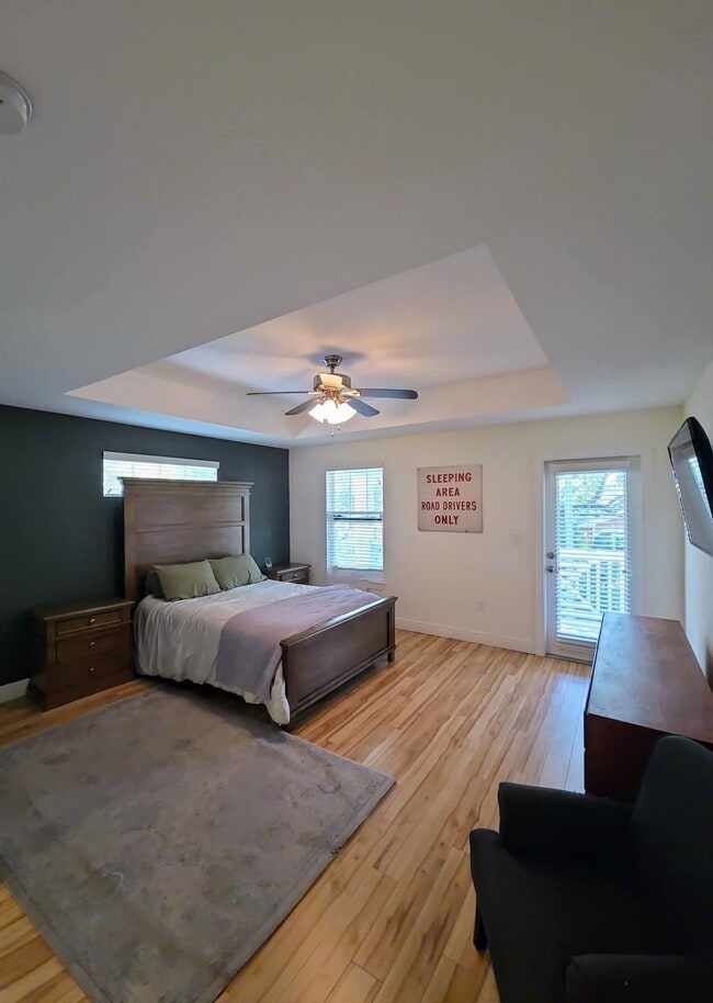 Photo - 857 10th Ave S