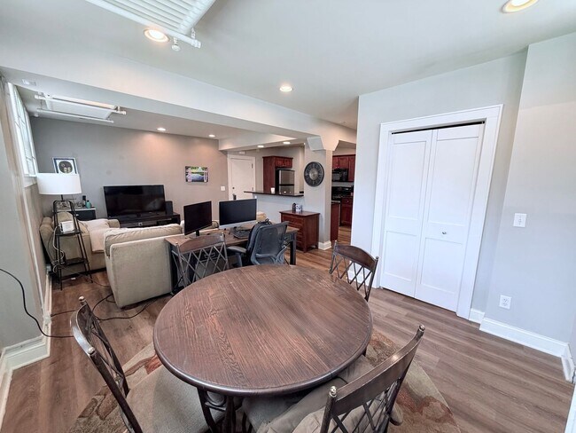 Photo - X-Large One Bedroom with Huge Kitchen, Bathroom, and Reserved Parking!! Unit 101