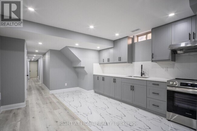 Photo - 136 Durhamview Cres