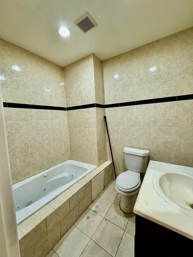 Photo - 1706 N 25th St Unit 2