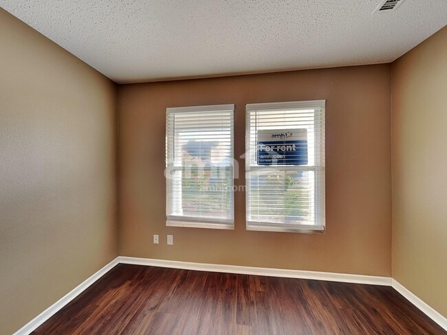 Photo - 15233 Beam St