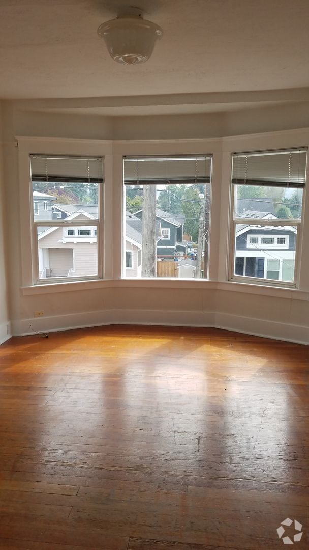 Building Photo - Barker Duplex Unit 5001 1/2 Rental