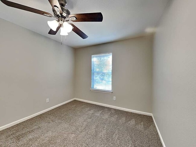 Photo - 670 Sylvan St SW
