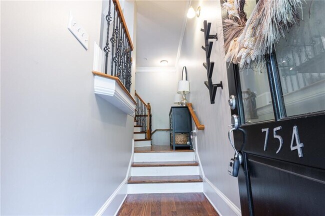 Photo - 754 Clifton Heights Ln NE