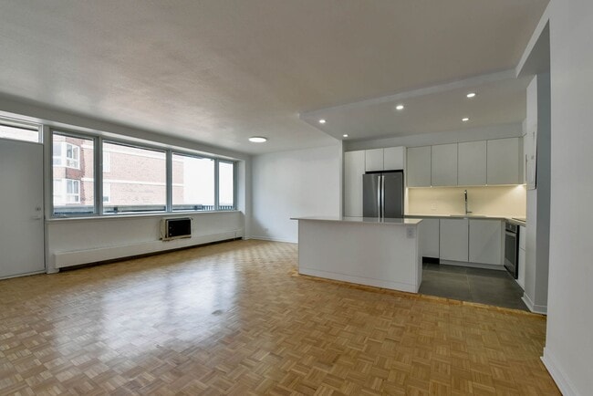 Photo - 900 Av. Rockland Unit 611