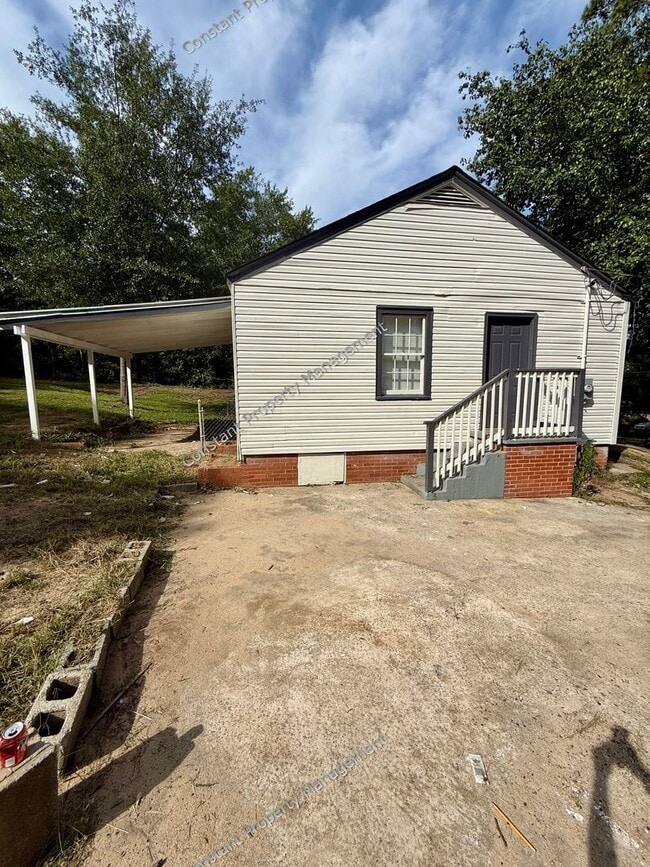 Photo - Elegant Engle