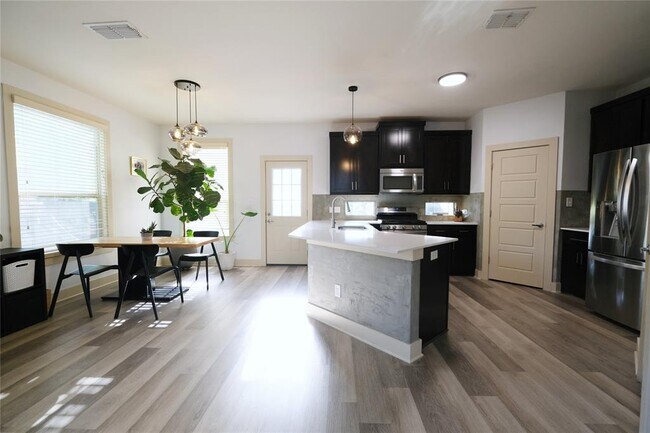 604 Allen St Unit 104