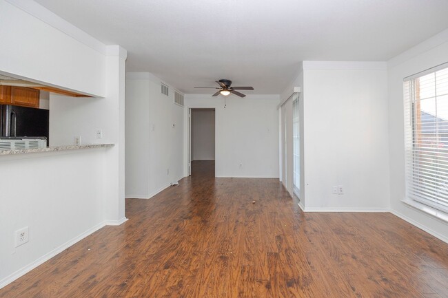 Photo - 18333 Roehampton Dr