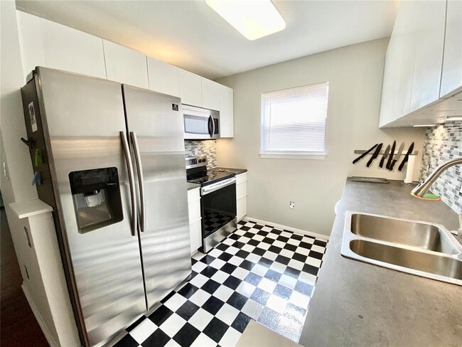 Photo - 225 S Tropical Trail Unidad 312