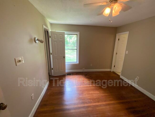 Photo - 260 Garrison Rd