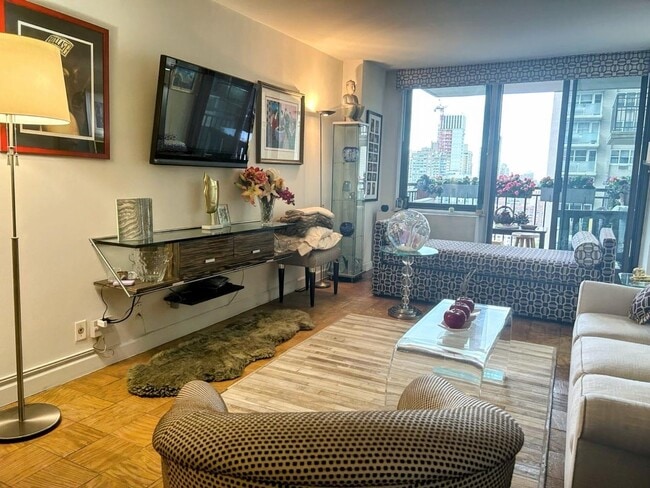 1365 York Ave Unit 27j