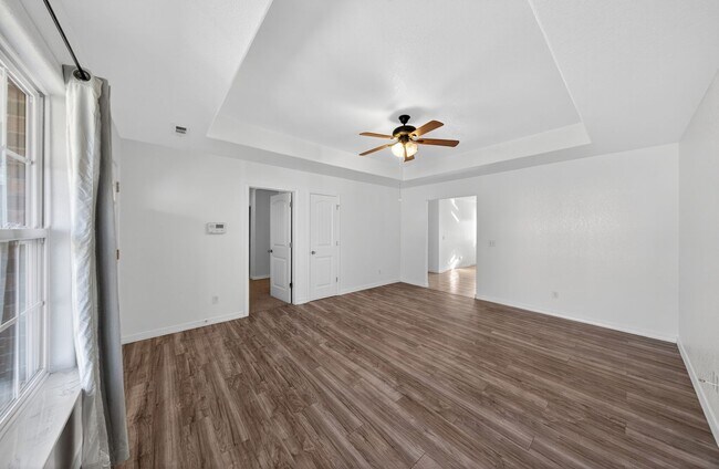 Photo - Are you looking for a short term rental. Look No further!!