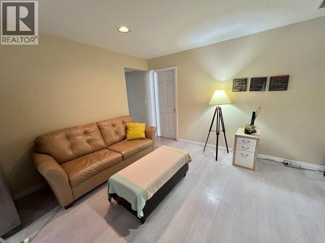 Photo - 4864 WATLING St
