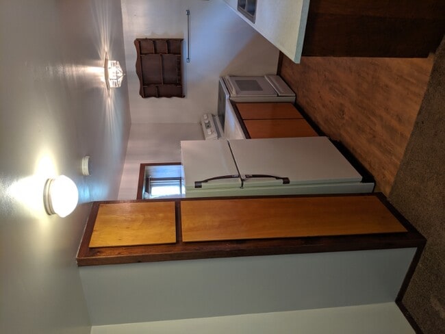 Building Photo - 424 Maple St Unit 2