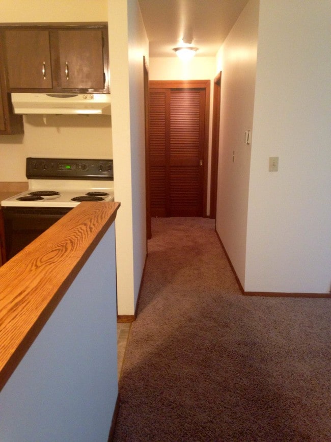 Ridge Manor Apartments Hales Corners, WI